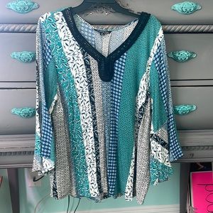 Beautiful trendy top!